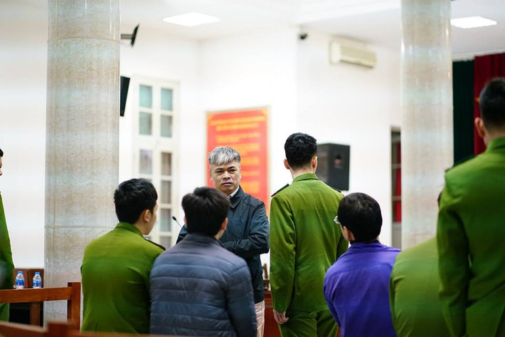 Nhiều nhân chứng, người có quyền lợi và nghĩa vụ liên quan được triệu tập đến tòa, trong đó có Nguyễn Xuân Sơn, cựu Tổng Giám đốc OceanBank, trước đó bị TAND TP Hà Nội và TAND Cấp cao tại Hà Nội tuyên mức án Tử hình về tội "Tham ô tài sản".