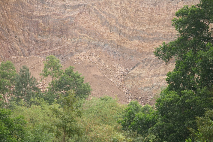 Tuy nhiên, nhiều người dân ở xã Thanh Hương cho rằng, từ khoảng năm 2014 đến nay, Công ty cổ phần xi măng Xuân Thành đã tiến hành khai thác mỏ đá sét tại khu vực Khe Non 2 (xã Thanh Hương) chứ không phải đến năm 2019 mới tiến hành khai thác?