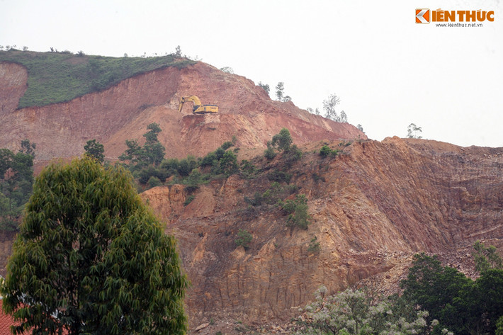 Theo giấy phép, thời gian khai thác là 27 năm, trong đó có 1 năm để xây dựng cơ bản. Trước khi tiến hành khai thác, Công ty cổ phần xi măng Xuân Thành phải nộp thiết kế mỏ được lập, thẩm định. Báo cáo Sở Tài nguyên và Môi trường tỉnh Hà Nam để kiểm tra thực địa, xác định tọa độ, mặt bằng khai thác, cắm mốc giới khu vực được phép khai thác và phải thực hiện đầy đủ nội dung báo cáo đánh giá tác động môi trường, phục hồi môi trường của dự án khi khai thác xong.