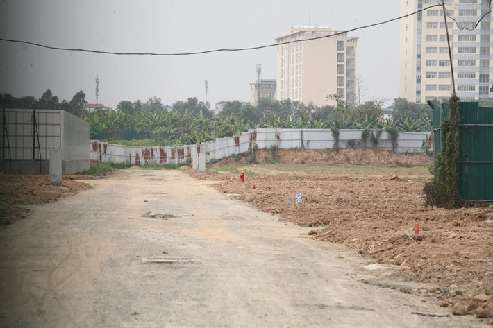 Vị đại diện Tổ quản lý quản lý trật tự xây dựng và đô thị phường Xuân Đỉnh cũng khẳng định, phường đã đình chỉ dự án, từ nhiều tháng nay không có công nhân, máy móc hoạt động trong dự án này.