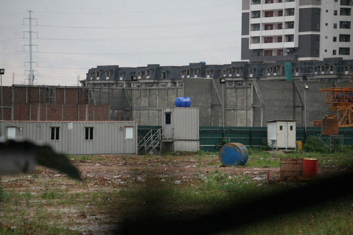 Theo quảng bá, The Lotus Center là loại hình căn hộ officetel mang phong cách kiến trúc cổ điển, tân cổ điển.