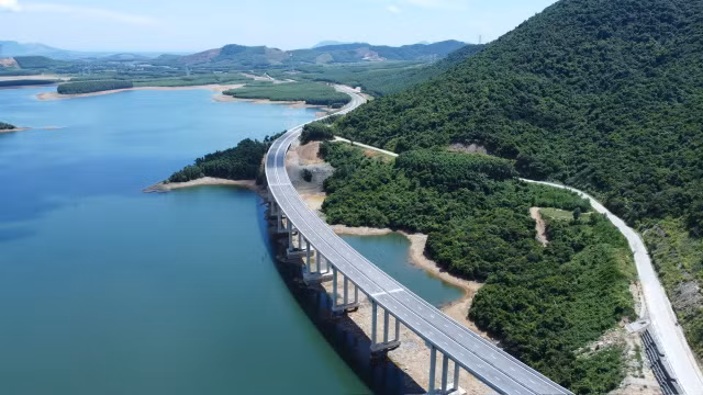 Cao tốc Vũng Áng - Bùng. Ảnh: ĐẮC LAM