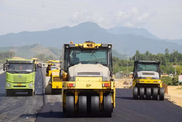 ‘Vượt nắng, thắng mưa’ nối thêm 221 km cao tốc Bắc - Nam dịp 2-9 ảnh 9