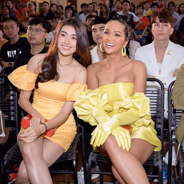 Ngam dan hoa hau cuc quyen ru doi dien tin don nang nguc-Hinh-4