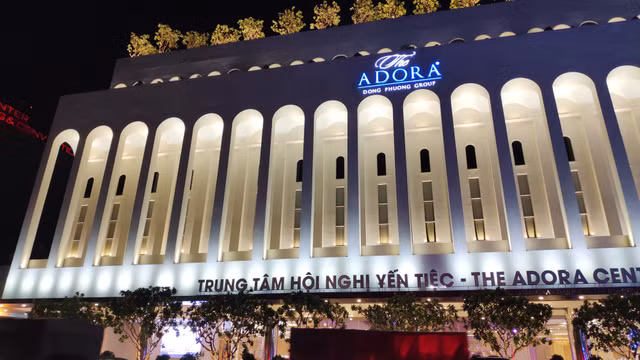Hàng trăm khách nghi bị ngộ độc khi dự tiệc cưới tại nhà hàng The Adora Center Hang tram khach nghi bi ngo doc khi du tiec cuoi tai nha hang The Adora Center