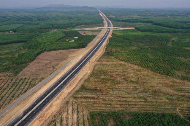 Hình ảnh cao tốc Phan Thiết - Dầu Giây đầu tư hơn 12.500 tỷ trước ngày thông xe Hinh anh cao toc Phan Thiet - Dau Giay dau tu hon 12.500 ty truoc ngay thong xe