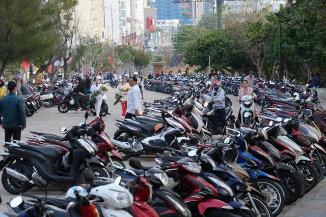 BR-VT: Hàng nghìn người vượt biển dâng hương đầu năm tại Hòn Bà - Hình 2 BR-VT: Hang nghin nguoi vuot bien dang huong dau nam tai Hon Ba-Hinh-2