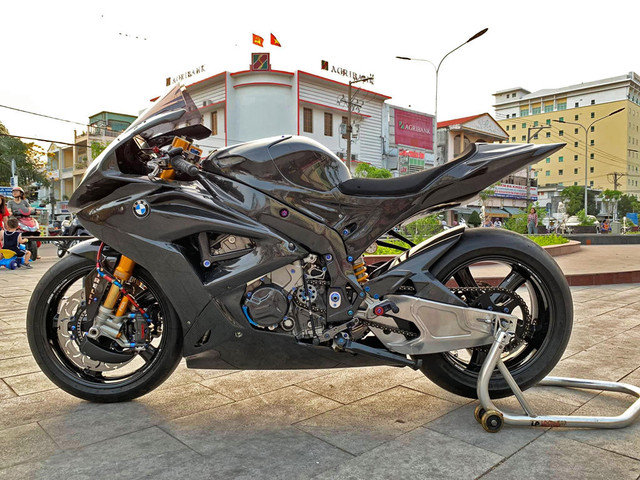 'Cá mập' BMW S1000RR với gói độ hơn 2 tỷ của biker miền Tây 'Ca map' BMW S1000RR voi goi do hon 2 ty cua biker mien Tay