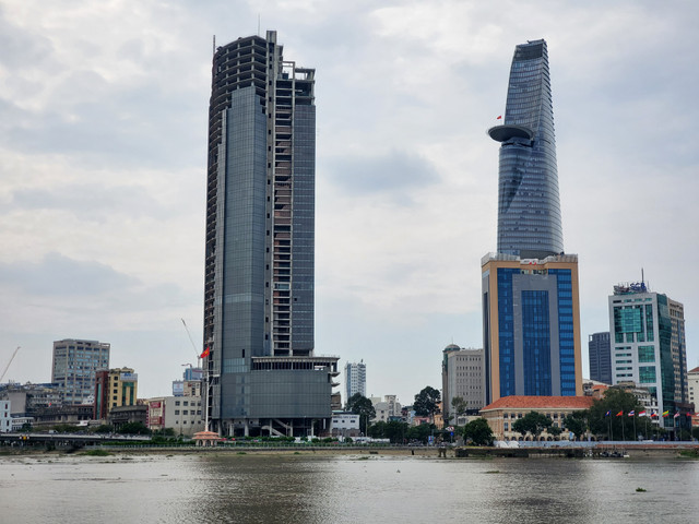 Cận cảnh dự án Saigon One Tower 'đắp chiếu' hơn 10 năm đang được thi công trở lại - Hình 3 Can canh du an Saigon One Tower 'dap chieu' hon 10 nam dang duoc thi cong tro lai-Hinh-3