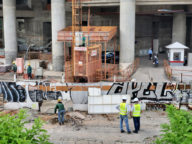 Cận cảnh dự án Saigon One Tower 'đắp chiếu' hơn 10 năm đang được thi công trở lại - Hình 9 Can canh du an Saigon One Tower 'dap chieu' hon 10 nam dang duoc thi cong tro lai-Hinh-9