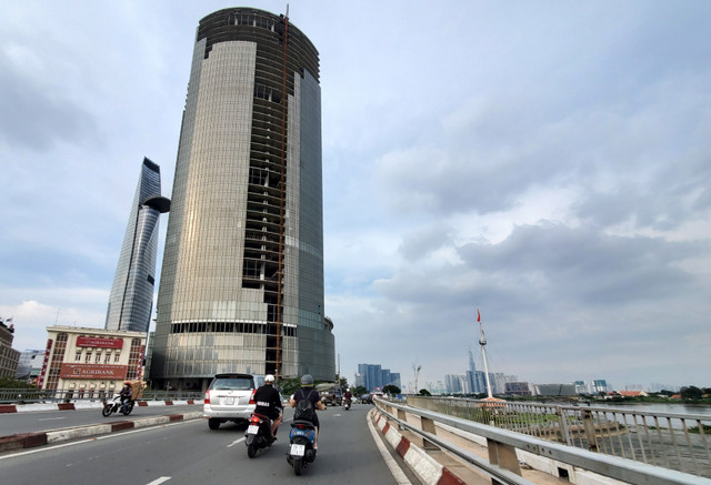 Cận cảnh dự án Saigon One Tower 'đắp chiếu' hơn 10 năm đang được thi công trở lại - Hình 7 Can canh du an Saigon One Tower 'dap chieu' hon 10 nam dang duoc thi cong tro lai-Hinh-7