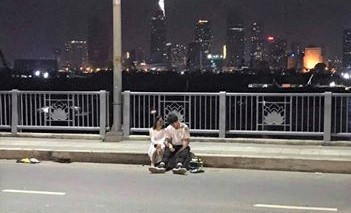 Môtô phân khối lớn tông chết người đi nhặt ve chai trên cầu Thủ Thiêm - Hình 2 Moto phan khoi lon tong chet nguoi di nhat ve chai tren cau Thu Thiem-Hinh-2