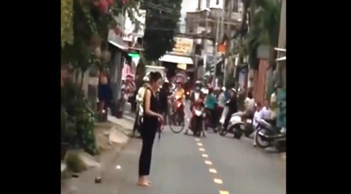 Thực hư người phụ nữ “ngáo đá” chém hàng loạt người đi đường Thuc hu nguoi phu nu “ngao da” chem hang loat nguoi di duong