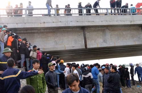 Nhung vu duoi nuoc thuong tam khi tha ca tien ong Cong ong Tao-Hinh-4