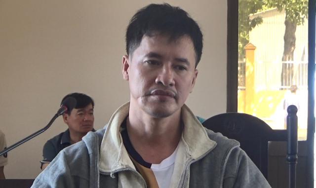 Chem can bo thanh tra giao thong, chong tra canh sat