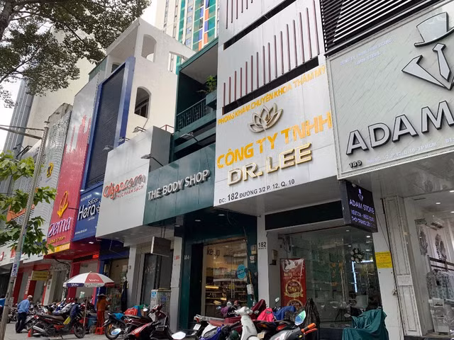 Thẩm mỹ viện Dr Lee: Ngang nhiên quảng cáo dịch vụ cấm thực hiện - Hình 2 Tham my vien Dr Lee: Ngang nhien quang cao dich vu cam thuc hien-Hinh-2