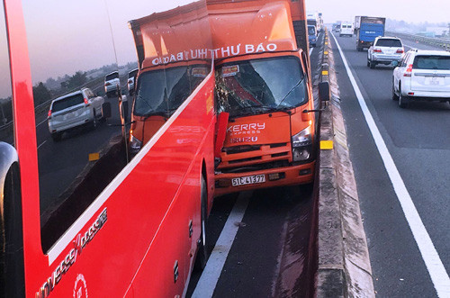 Trẻ em hoảng loạn, giao thông ùn tắc trên cao tốc Trung Lương - Hình 2 Tre em hoang loan, giao thong un tac tren cao toc Trung Luong-Hinh-2