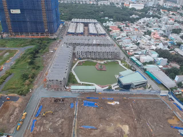 Vu 110 biet thu xay trai phep: 