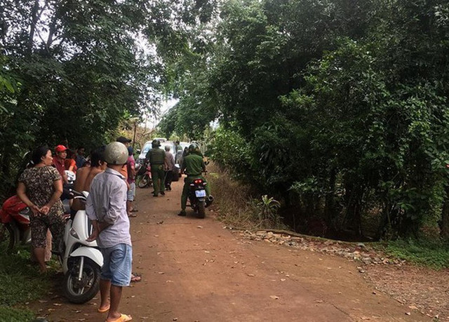 Nghi can dùng súng bắn vợ chồng anh ruột ở Bình Phước tự sát khi công an vây ráp Nghi can dung sung ban vo chong anh ruot o Binh Phuoc tu sat khi cong an vay rap