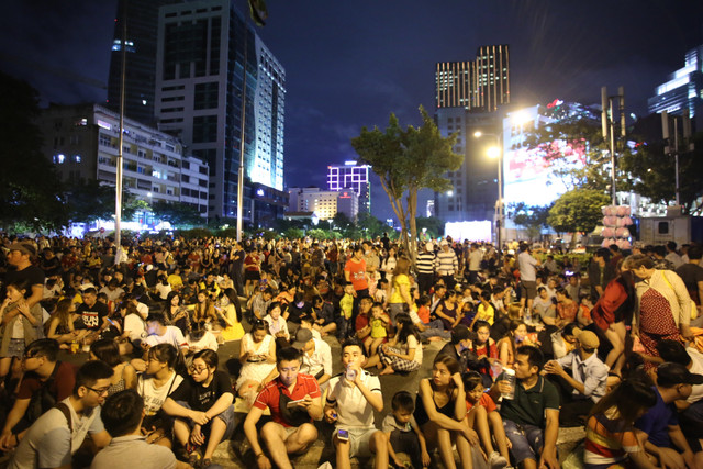 Màn pháo hoa rực rỡ trong đêm Quốc khánh 2/9 ở Sài Gòn Man phao hoa ruc ro trong dem Quoc khanh 2/9 o Sai Gon