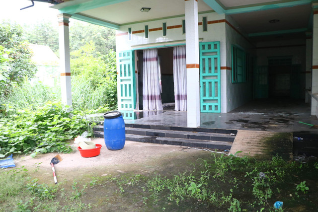 Thực nghiệm hiện trường vụ giết người, đổ bê tông thi thể ở Bình Dương Thuc nghiem hien truong vu giet nguoi, do be tong thi the o Binh Duong