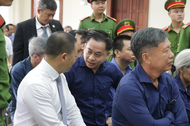 Vũ 'nhôm' bị lừa chi 2,2 triệu USD làm quốc tịch Mỹ ra sao? - Hình 2 Vu 'nhom' bi lua chi 2,2 trieu USD lam quoc tich My ra sao?-Hinh-2