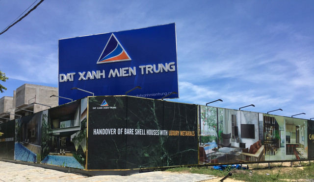 Cận cảnh 36 căn biệt thự của Đất Xanh Miền Trung bị thu hồi giấy phép xây dựng ở Đà Nẵng Can canh 36 can biet thu cua Dat Xanh Mien Trung bi thu hoi giay phep xay dung o Da Nang