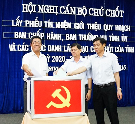 Vì sao chưa xem xét kỷ luật Bí thư Khánh Hòa? Vi sao chua xem xet ky luat Bi thu Khanh Hoa?