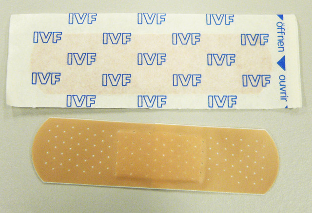 Uống trà vải Phúc Long có chứa băng keo y tế dính máu, khách hàng phải dùng thuốc phơi nhiễm HIV Uong tra vai Phuc Long co chua bang keo y te dinh mau, khach hang phai dung thuoc phoi nhiem HIV