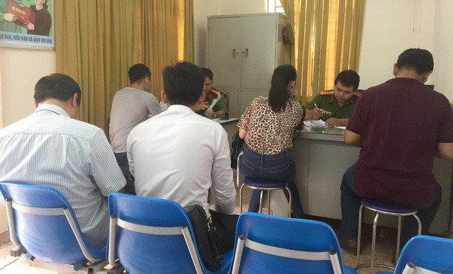 Khách hàng nườm nượp đến Công an TP HCM tố cáo Công ty Alibaba Khach hang nuom nuop den Cong an TP HCM to cao Cong ty Alibaba
