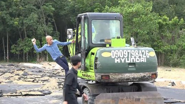 Nữ nhân viên Alibaba ra lệnh đập phá xe đoàn cưỡng chế lãnh 4 năm 6 tháng tù - Hình 2 Nu nhan vien Alibaba ra lenh dap pha xe doan cuong che lanh 4 nam 6 thang tu-Hinh-2