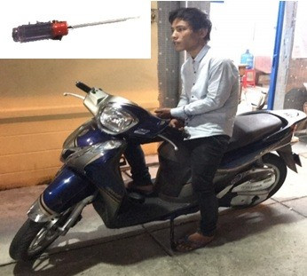 Nam thanh niên xô ngã người phụ nữ rồi cướp xe SH ở Sài Gòn Nam thanh nien xo nga nguoi phu nu roi cuop xe SH o Sai Gon