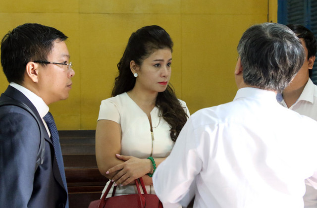 Vụ ly hôn vợ chồng ông chủ Trung Nguyên: Bà Thảo yêu cầu tòa xử công khai để phóng viên 'chân chính' tác nghiệp Vu ly hon vo chong ong chu Trung Nguyen: Ba Thao yeu cau toa xu cong khai de phong vien 'chan chinh' tac nghiep