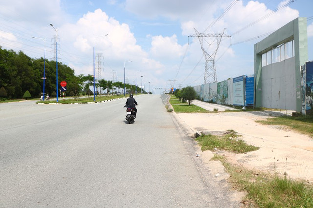 Lãnh đạo tỉnh Bình Dương nói gì về vụ bán 43ha đất công giá bèo? - Hình 6 Lanh dao tinh Binh Duong noi gi ve vu ban 43ha dat cong gia beo?-Hinh-6