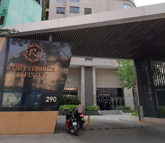 Cư dân The EverRich Infinity nói gì khi không được để xe hơi trong chung cư? - Hình 2 Cu dan The EverRich Infinity noi gi khi khong duoc de xe hoi trong chung cu?-Hinh-2