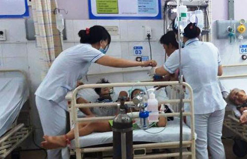 7 bà cháu ngạt thở trong ngôi nhà đóng kín cửa ở Sài Gòn, một cháu bé đã tử vong 7 ba chau ngat tho trong ngoi nha dong kin cua o Sai Gon, mot chau be da tu vong