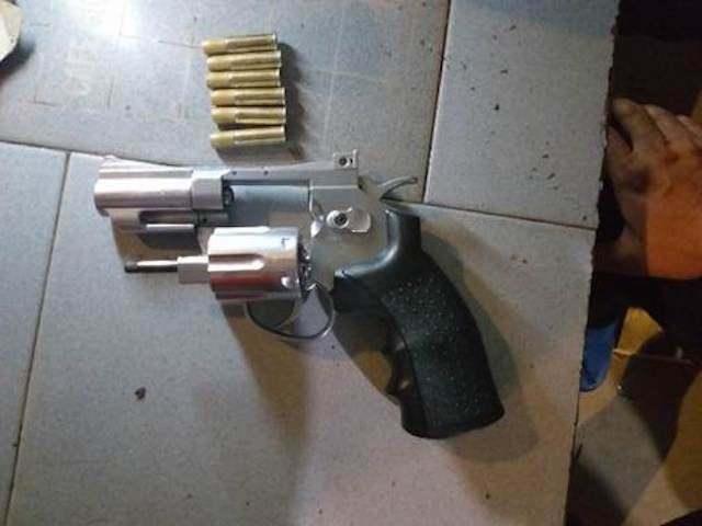 Nhóm người mang ma tuý và súng... dạo phố Nhom nguoi mang ma tuy va sung... dao pho