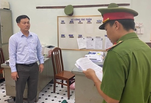 Tổng Công ty Tín Nghĩa nói gì về vụ ông Nguyễn Văn Hồng bị bắt? Tong Cong ty Tin Nghia noi gi ve vu ong Nguyen Van Hong bi bat?