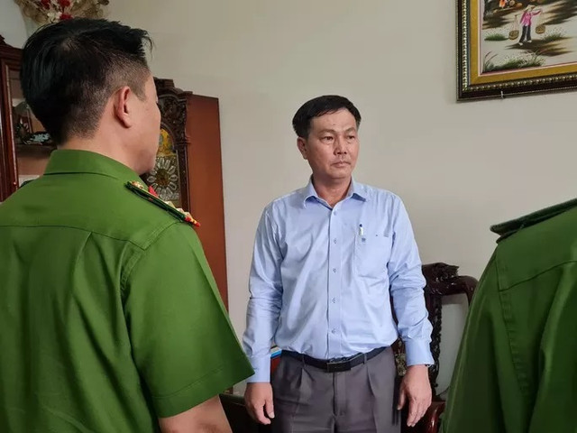 Tổng giám đốc Công ty Cổ phần Tín Nghĩa bị bắt: Ông Nguyễn Văn Hồng đã vi phạm gì? Tong giam doc Cong ty Co phan Tin Nghia bi bat: Ong Nguyen Van Hong da vi pham gi?