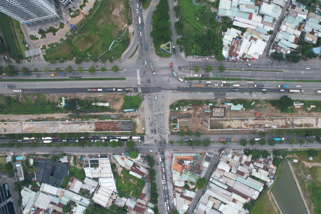 Toàn cảnh hầm chui trăm tỷ ở TP HCM thi công trở lại sau khi bị ‘tuýt còi’ - Hình 2 Toan canh ham chui tram ty o TP HCM thi cong tro lai sau khi bi ‘tuyt coi’-Hinh-2