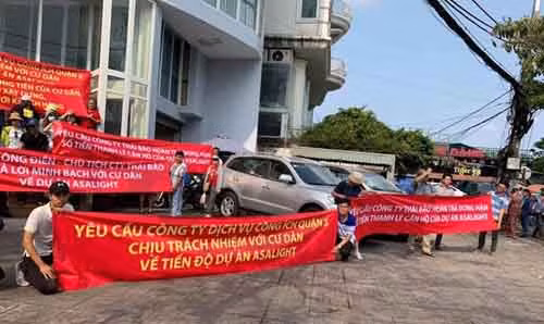 Du an Asa Light dung thi cong, khach hang gian du doi nha-Hinh-3