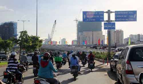 Bí mật trong túi xách của kẻ đâm nhiều người làm phơi nhiễm HIV Bi mat trong tui xach cua ke dam nhieu nguoi lam phoi nhiem HIV