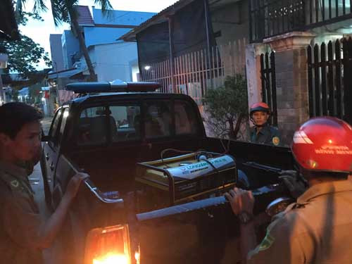 Vụ bà ngoại và 6 đứa trẻ ngạt thở ở Sài Gòn: Chỉ vì gia đình nợ điện lực 2 triệu - Hình 2 Vu ba ngoai va 6 dua tre ngat tho o Sai Gon: Chi vi gia dinh no dien luc 2 trieu-Hinh-2