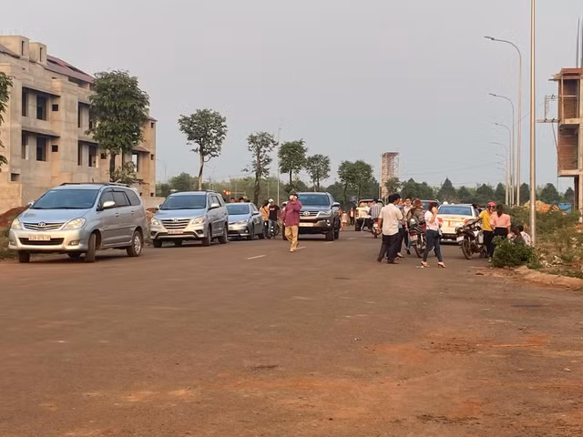 Bo Tai chinh len tieng truoc de xuat loat giai phap thue chan “sot dat“