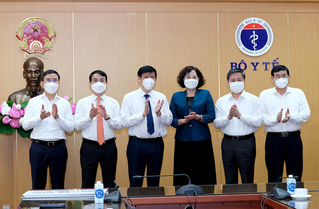 Vingroup và nhiều ngân hàng góp hàng nghìn tỷ đồng mua vaccine COVID-19 - Hình 2 Vingroup va nhieu ngan hang gop hang nghin ty dong mua vaccine COVID-19-Hinh-2