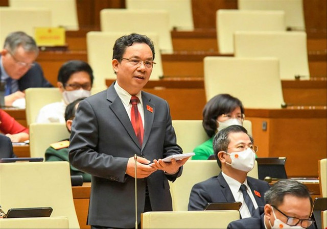 COVID-19: Mo cua dan, song an toan voi dich