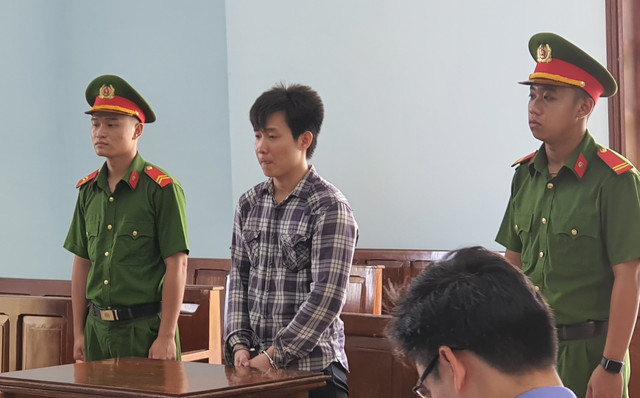 17 lần 'yêu' bé gái 12 tuổi, thanh niên sinh năm 2002 lãnh 10 năm tù 17 lan 'yeu' be gai 12 tuoi, thanh nien sinh nam 2002 lanh 10 nam tu