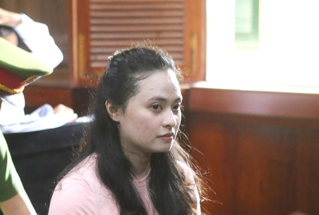 Bị đề nghị mức án 20 năm tù, hot girl Ngọc Miu oà khóc nức nở ngay tại toà - Hình 2 Bi de nghi muc an 20 nam tu, hot girl Ngoc Miu oa khoc nuc no ngay tai toa-Hinh-2