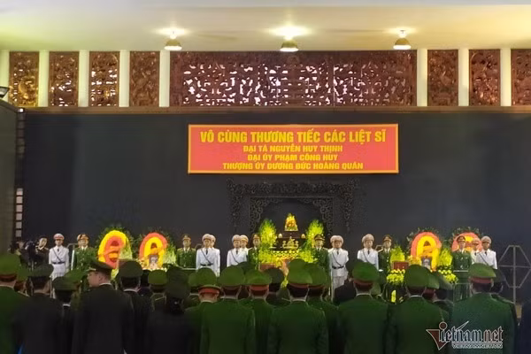 Cac bi can nhieu lan doi xang, thieu chet ba chien sy cong an o Dong Tam