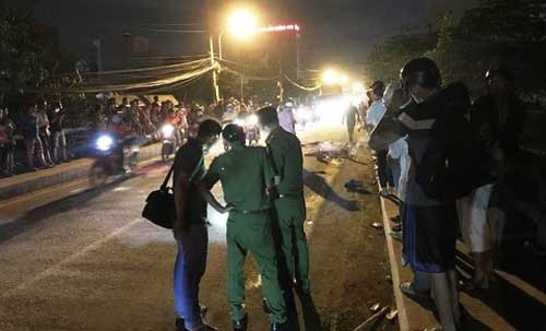 Mẹ ôm thi thể con gái 6 tuổi khóc ngất giữa đường ở Sài Gòn - Hình 2 Me om thi the con gai 6 tuoi khoc ngat giua duong o Sai Gon-Hinh-2